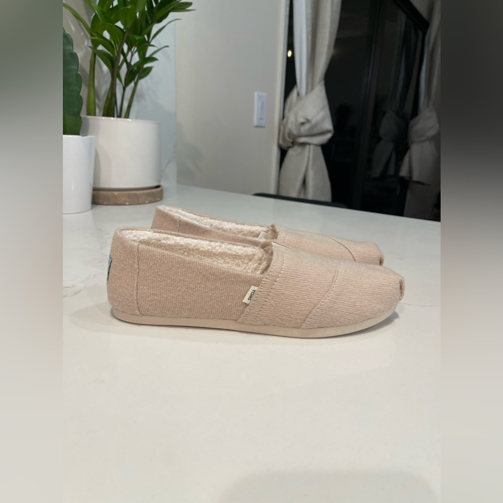 Women’s TOMS Alpargata Size 7.5 Brand New Faux Shearling